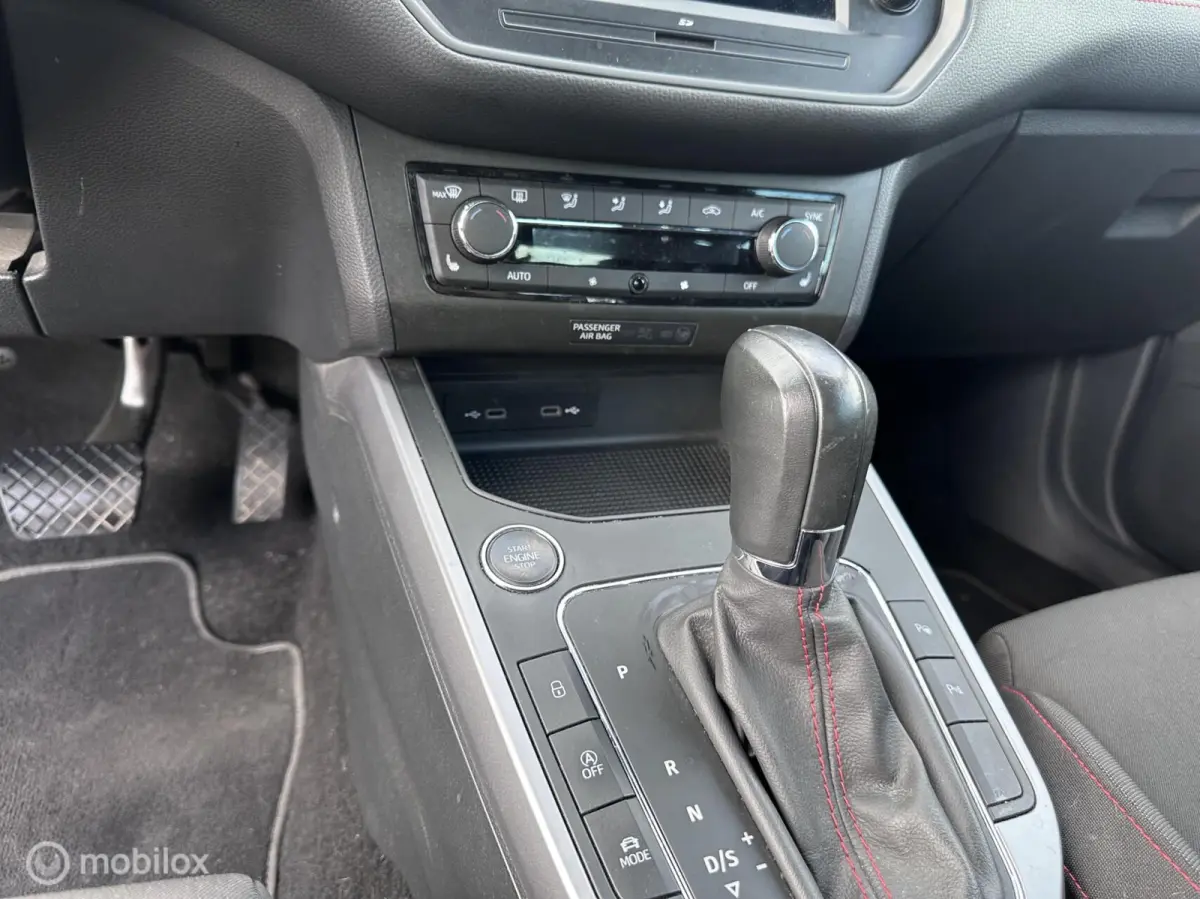 1.0 TSI FR Business Intense Plus | Carplay | Camera | Trekhaak