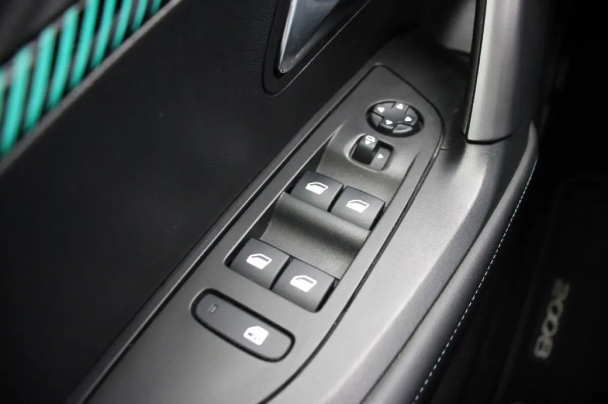 1.2 PureTech Allure Pack - Carplay, Clima, Cruise, Half Leer