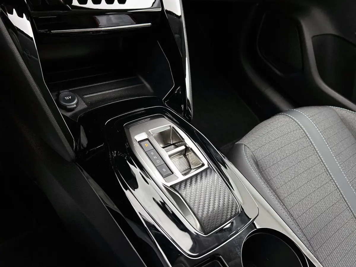 EV Allure 50 kWh 136pk | Lage kilometerstand | Navigatie | Achteruitrijcamera | Stoelverwarming | Climate Control | Cruise Control | Parkeersensoren | Stof/kunstleder | Keyless start | Apple