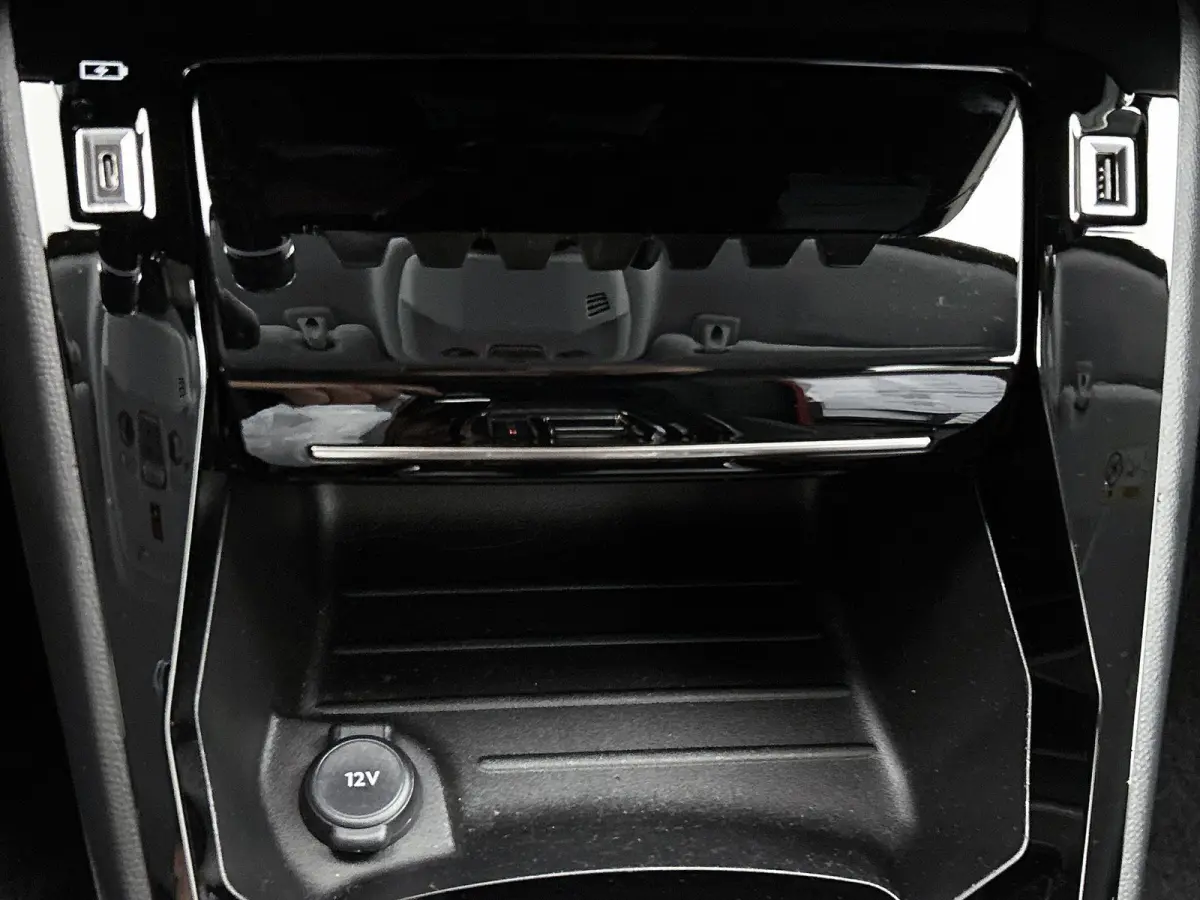 EV Allure 50 kWh 136pk | Lage kilometerstand | Navigatie | Achteruitrijcamera | Stoelverwarming | Climate Control | Cruise Control | Parkeersensoren | Stof/kunstleder | Keyless start | Apple