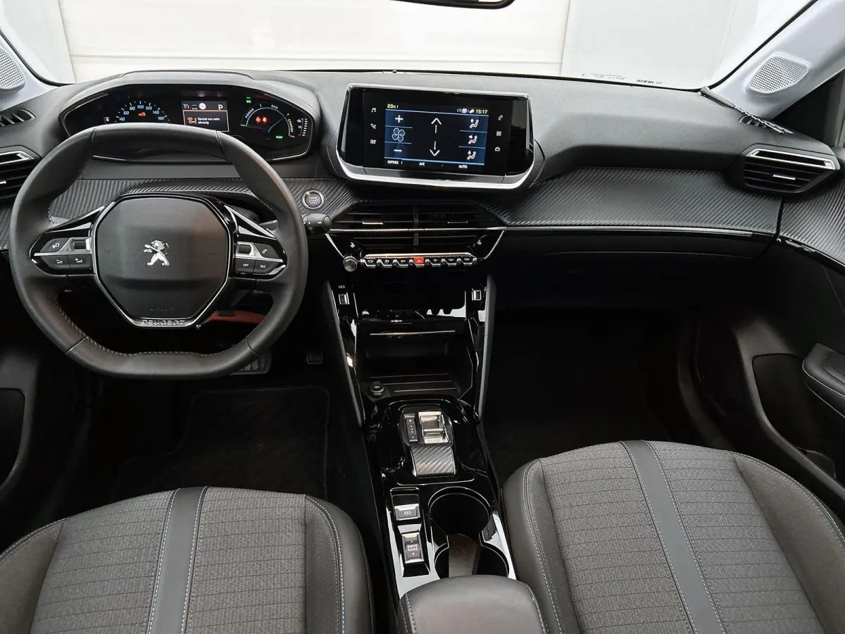 EV Allure 50 kWh 136pk | Lage kilometerstand | Navigatie | Achteruitrijcamera | Stoelverwarming | Climate Control | Cruise Control | Parkeersensoren | Stof/kunstleder | Keyless start | Apple
