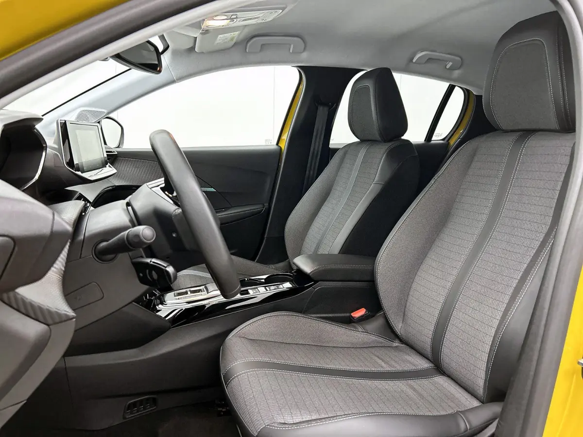 EV Allure 50 kWh 136pk | Lage kilometerstand | Navigatie | Achteruitrijcamera | Stoelverwarming | Climate Control | Cruise Control | Parkeersensoren | Stof/kunstleder | Keyless start | Apple