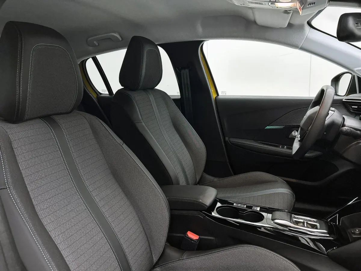 EV Allure 50 kWh 136pk | Lage kilometerstand | Navigatie | Achteruitrijcamera | Stoelverwarming | Climate Control | Cruise Control | Parkeersensoren | Stof/kunstleder | Keyless start | Apple