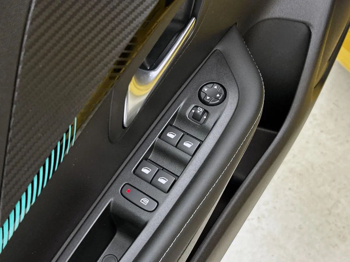 EV Allure 50 kWh 136pk | Lage kilometerstand | Navigatie | Achteruitrijcamera | Stoelverwarming | Climate Control | Cruise Control | Parkeersensoren | Stof/kunstleder | Keyless start | Apple