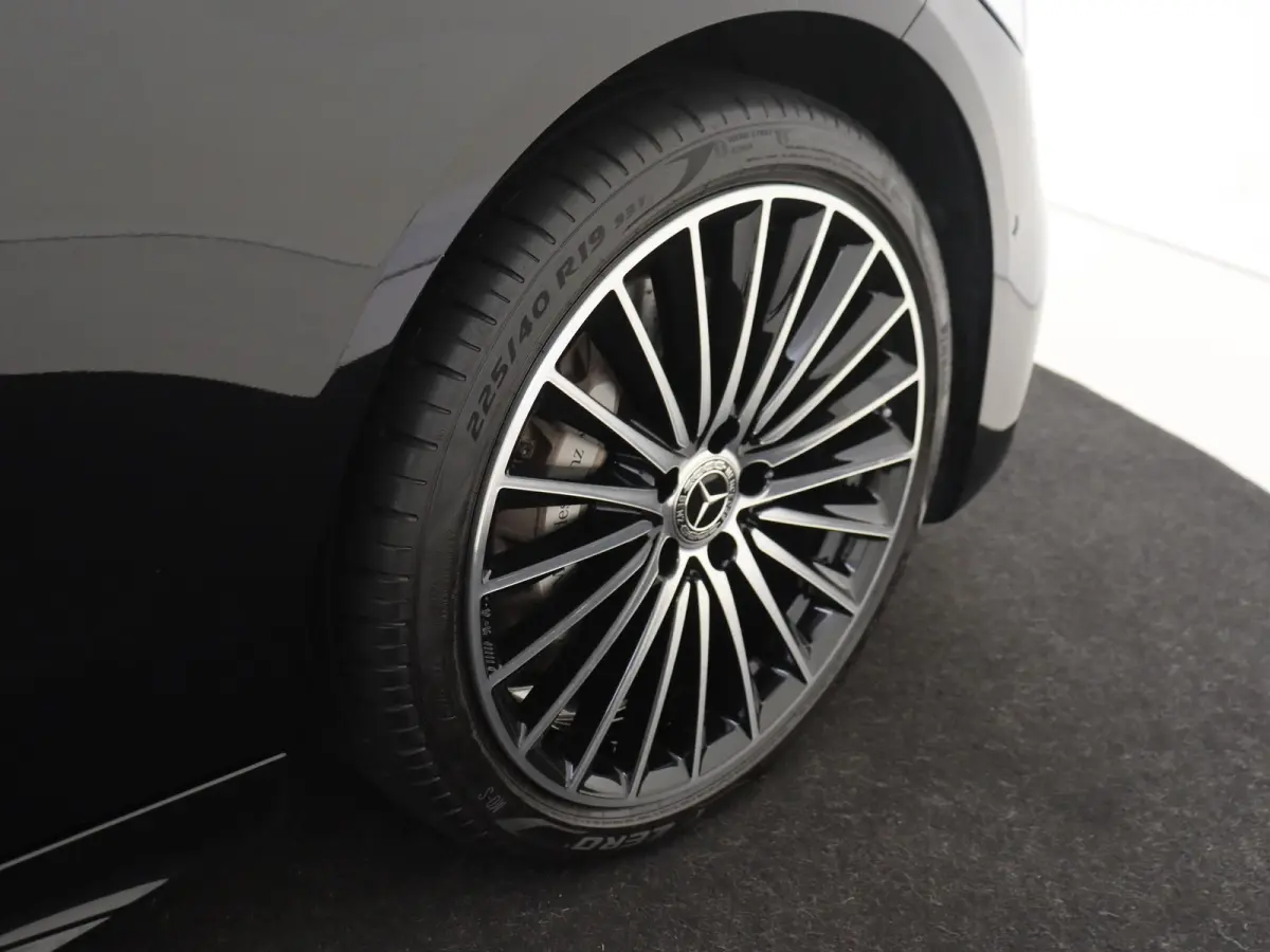 300 e AMG Line /Panoramadak /360 Camera /Rijassistentie Plus /Memory /19 Inch
