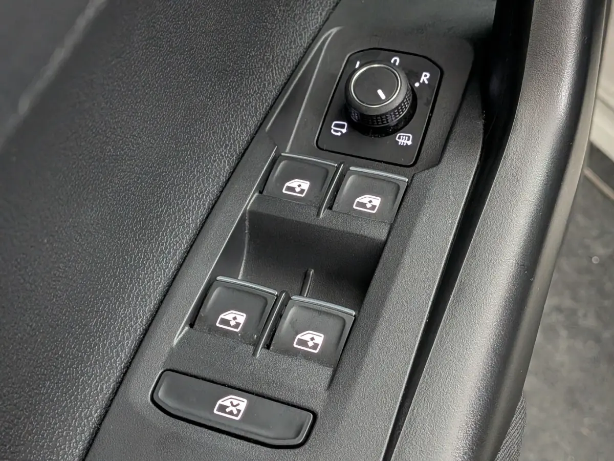 1.0 TSI 110 pk R-Line 7-DSG | Achteruitrijcamera | R-Line interieur | Trekhaak afneembaar |