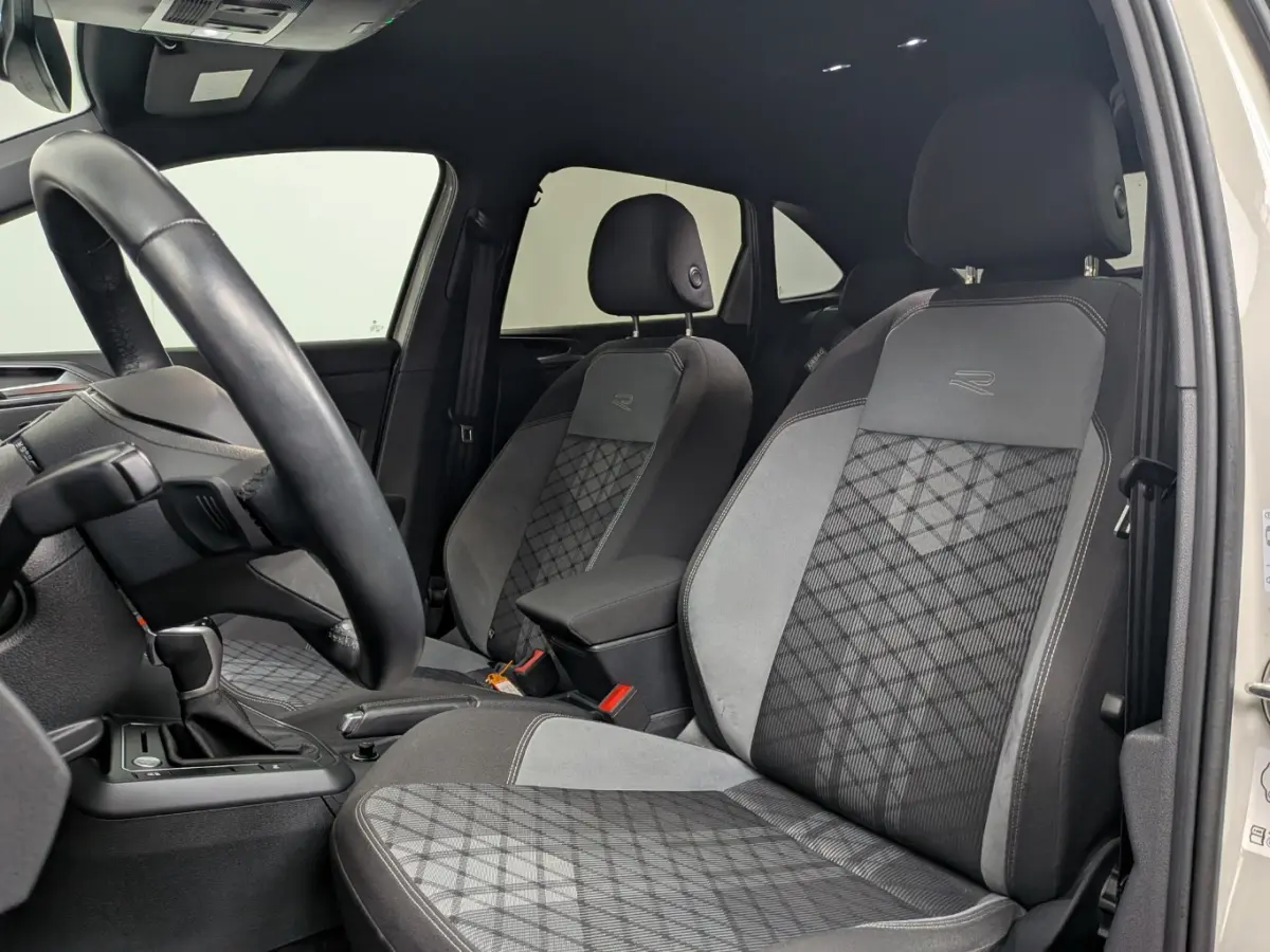 1.0 TSI 110 pk R-Line 7-DSG | Achteruitrijcamera | R-Line interieur | Trekhaak afneembaar |
