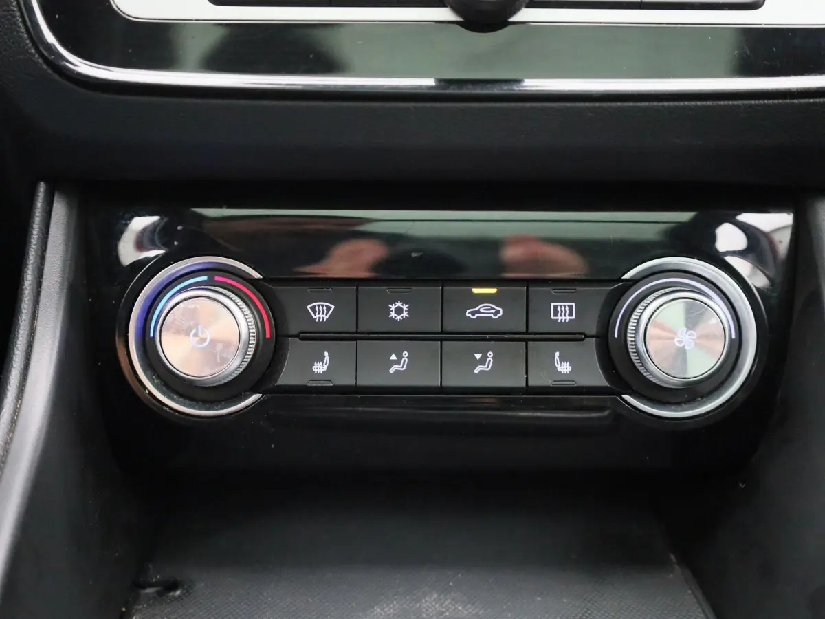 MG Luxury 45 kWh | PANO | ACC | CAMERA | Elektr. stoelverstelling | Stoelverwarming | Lane Assist | Keyless | Carplay |