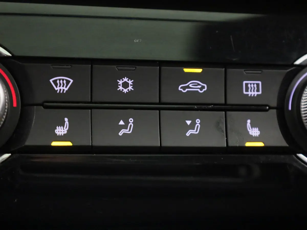 MG Luxury 45 kWh | PANO | ACC | CAMERA | Elektr. stoelverstelling | Stoelverwarming | Lane Assist | Keyless | Carplay |