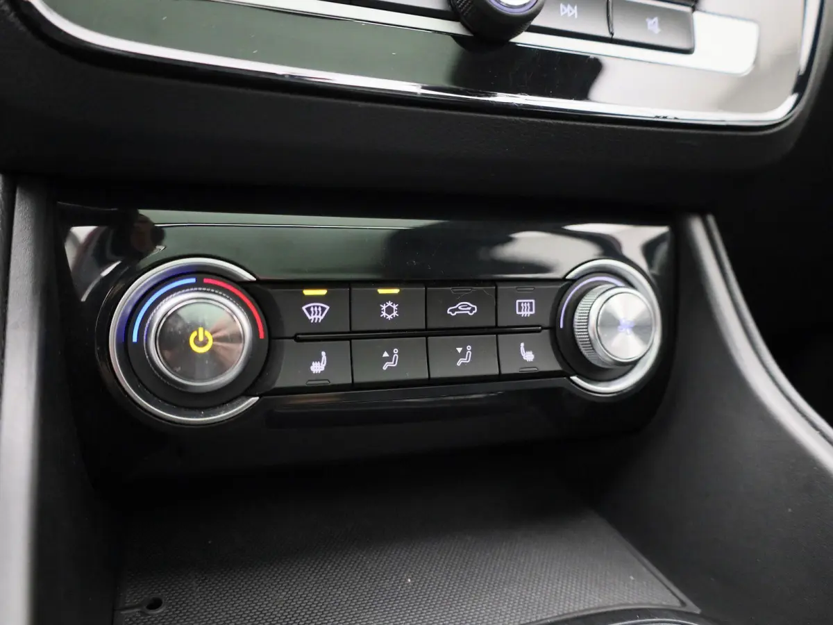 MG Luxury 45 kWh | PANO | ACC | CAMERA | Elekt. Stoelverstelling | Stoelverwarming| Lane Assist | Keyless | Carplay |