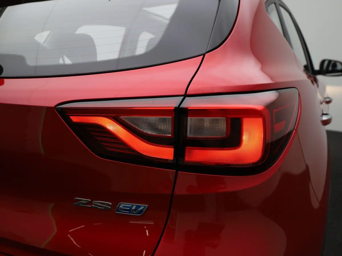MG Luxury 45 kWh | PANO | ACC | CAMERA | Elekt. Stoelverstelling | Stoelverwarming| Lane Assist | Keyless | Carplay |