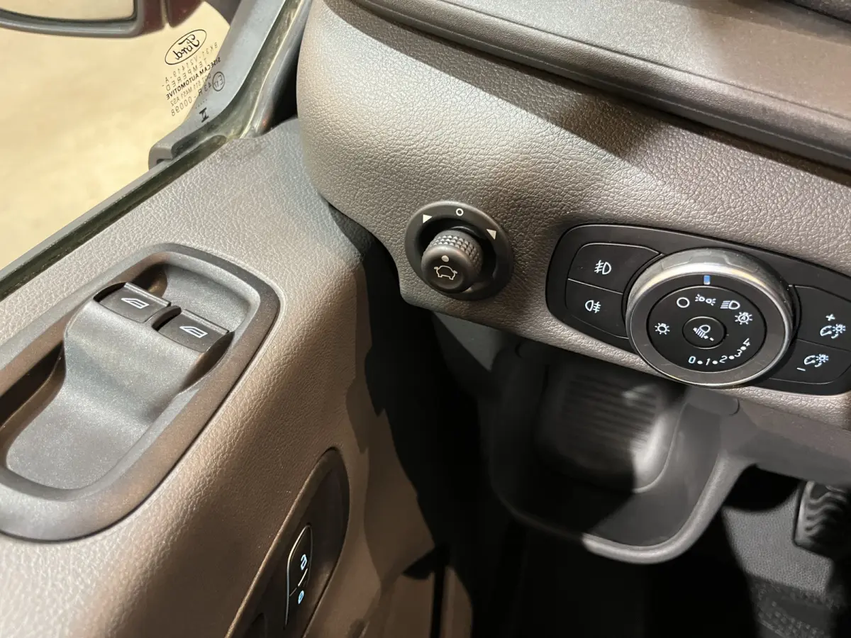 350 2.0 TDCI L3H1 130 PK DC 6 pers. Trend Open Laadbak / Euro 6 / Airco / Cruise Control / 35.000 KM !!