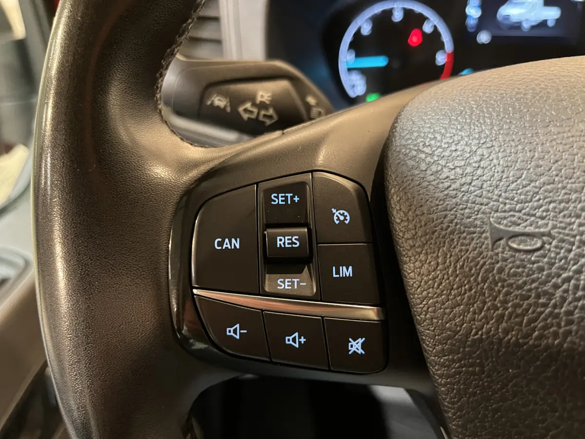 350 2.0 TDCI L3H1 130 PK DC 6 pers. Trend Open Laadbak / Euro 6 / Airco / Cruise Control / 35.000 KM !!