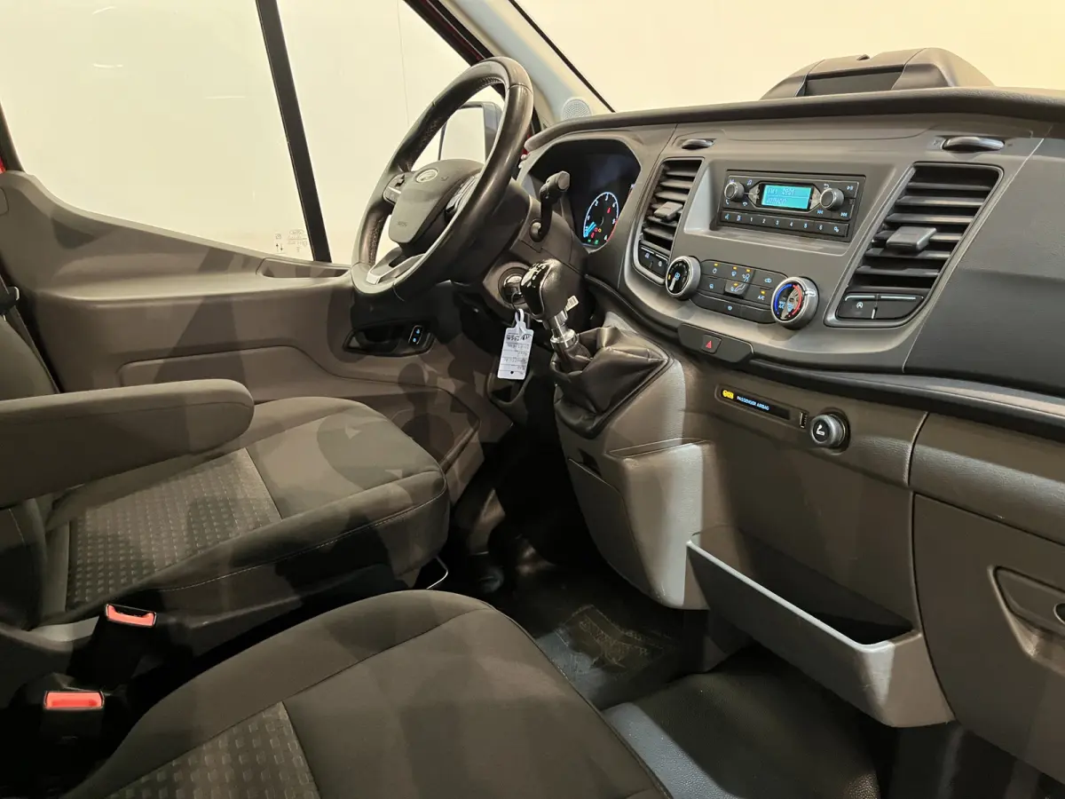350 2.0 TDCI L3H1 130 PK DC 6 pers. Trend Open Laadbak / Euro 6 / Airco / Cruise Control / 35.000 KM !!