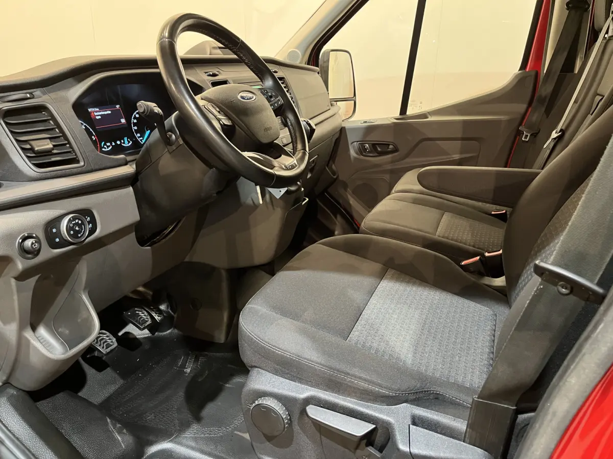 350 2.0 TDCI L3H1 130 PK DC 6 pers. Trend Open Laadbak / Euro 6 / Airco / Cruise Control / 35.000 KM !!