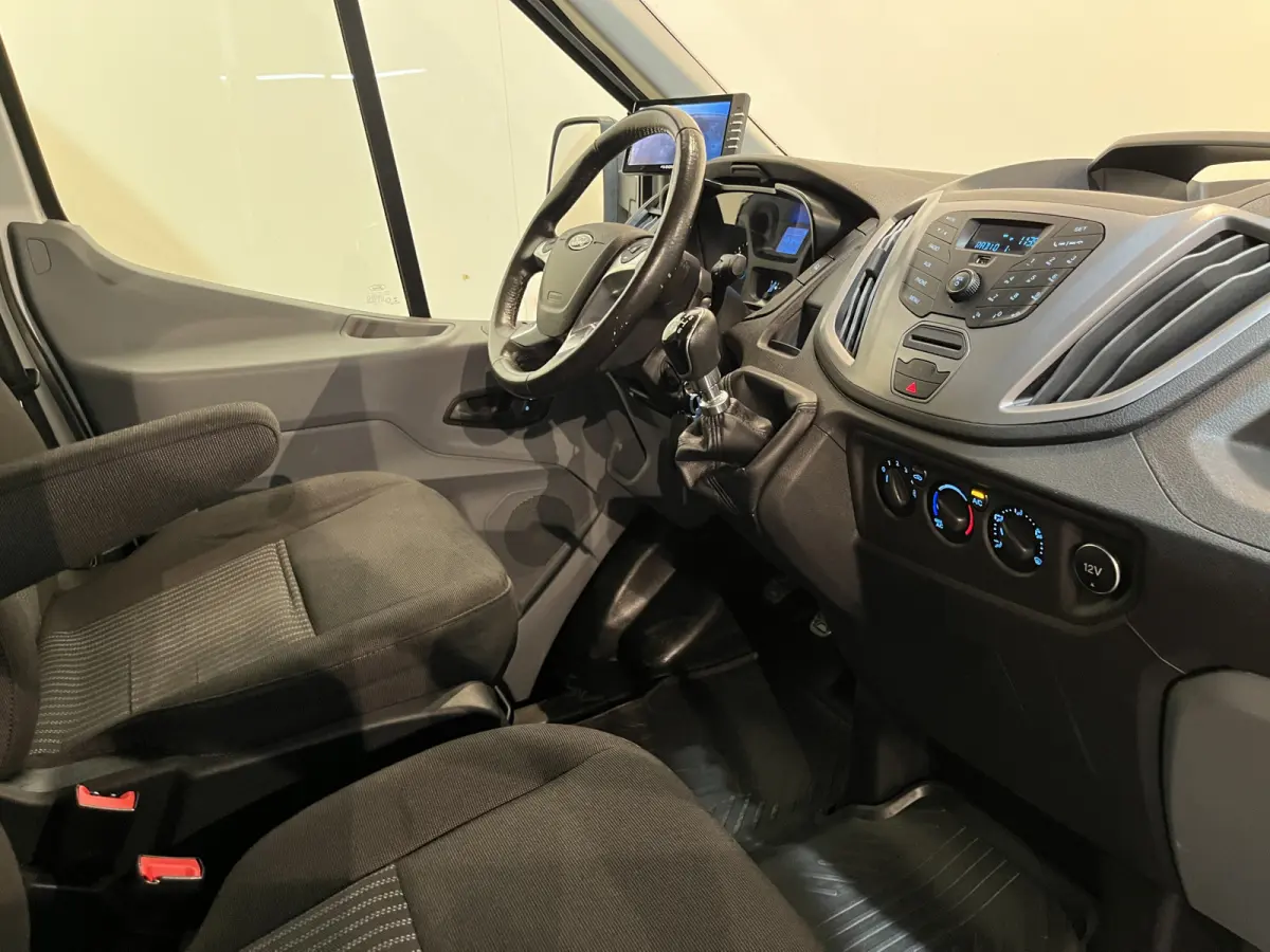 350 2.0 TDCI L3 Trend Bakwagen / Dautel Laadklep / Meubelbak / Euro 6 / Airco / Camera / Cruise Control / 3-Zits / 30.000 KM !!