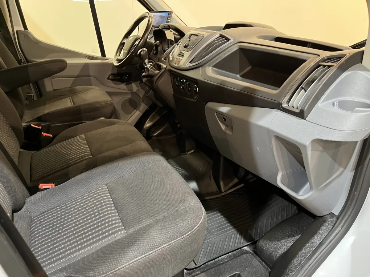 350 2.0 TDCI L3 Trend Bakwagen / Dautel Laadklep / Meubelbak / Euro 6 / Airco / Camera / Cruise Control / 3-Zits / 30.000 KM !!