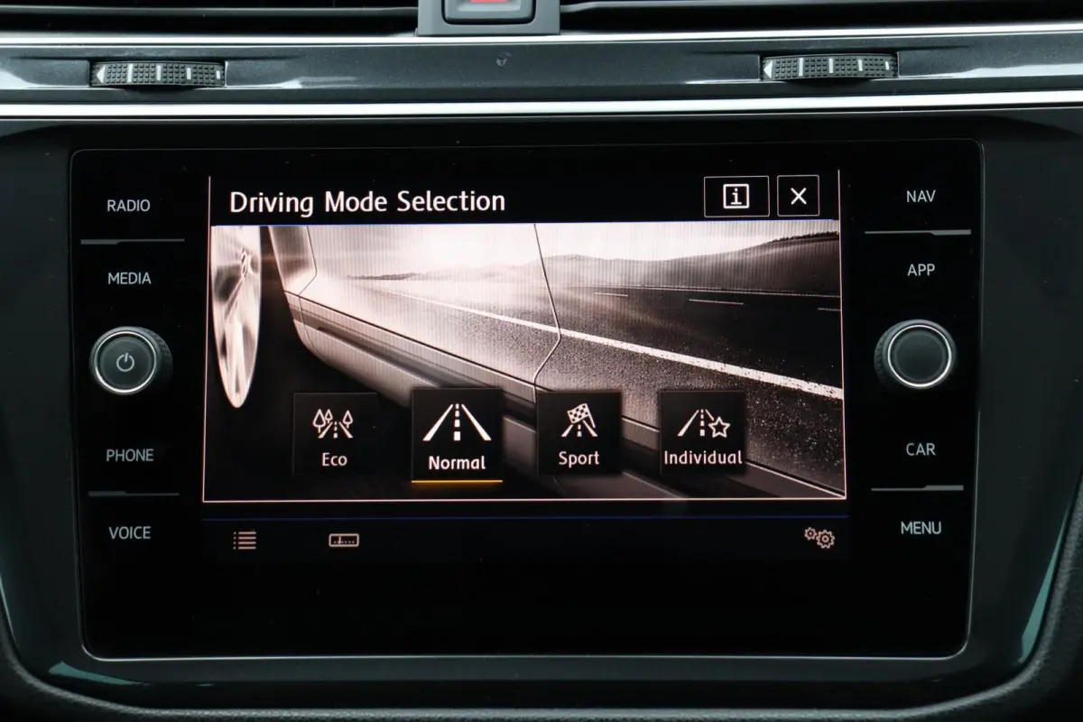 1.5 TSI / R-Line / DSG / 150PK / LED / Pano / Camera / Virtual Cockpit / Trekhaak / 19"!