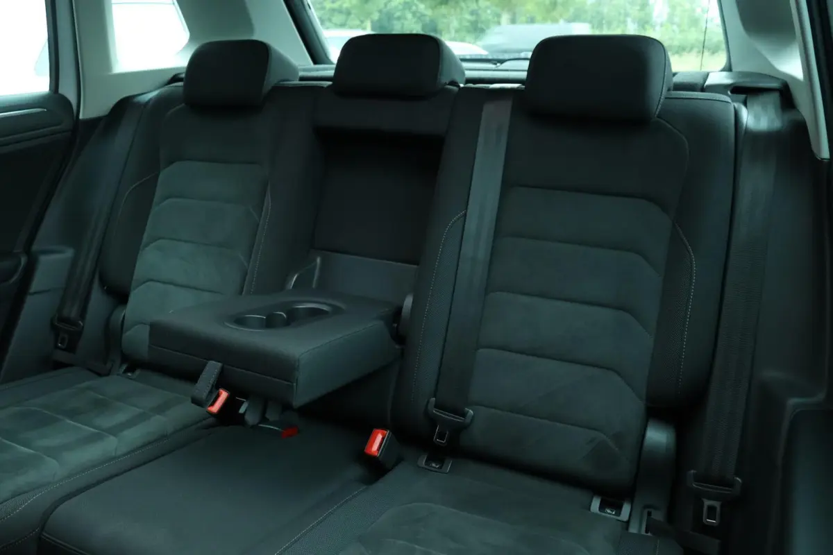 1.5 TSI / R-Line / DSG / 150PK / LED / Pano / Camera / Virtual Cockpit / Trekhaak / 19"!