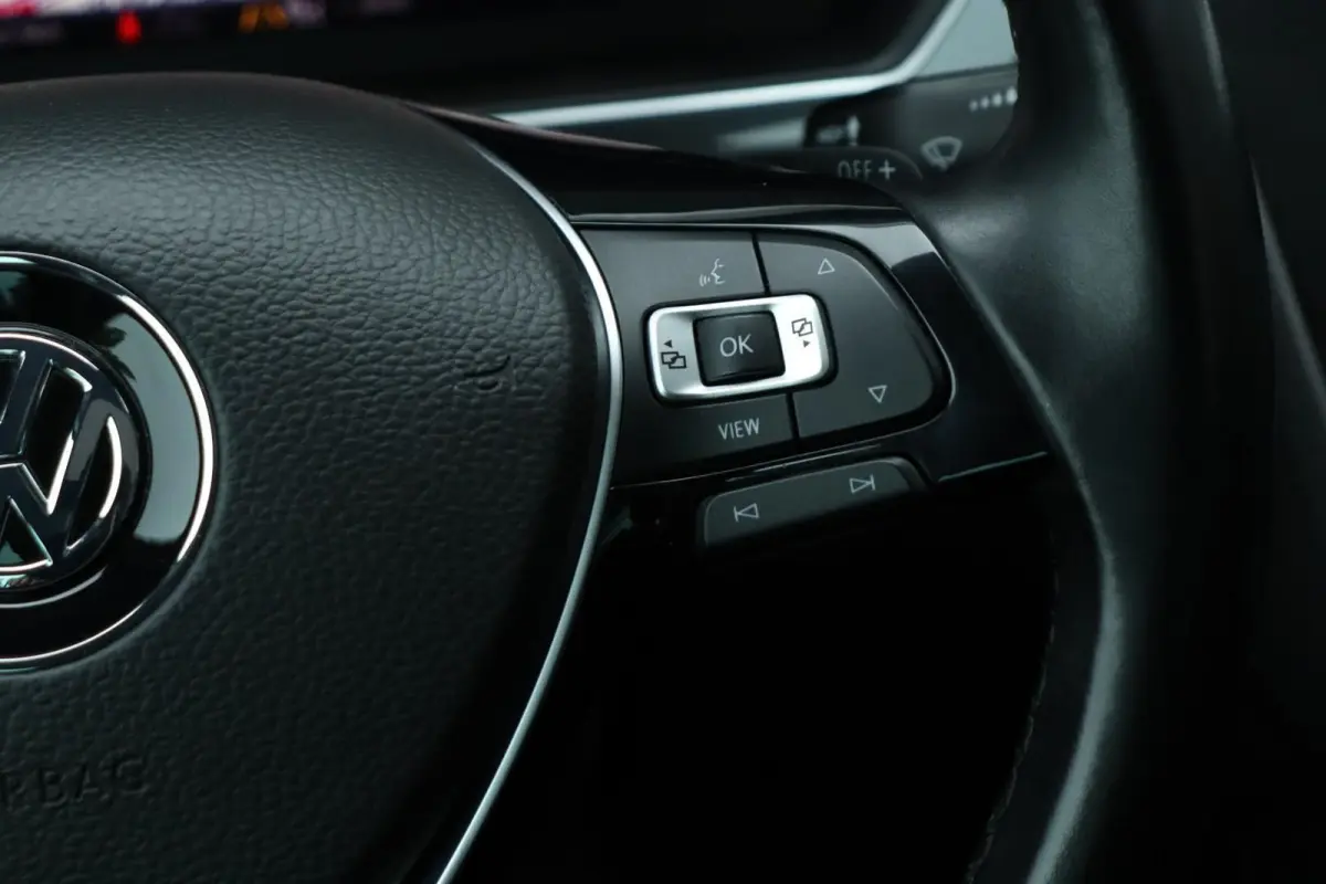 1.5 TSI / R-Line / DSG / 150PK / LED / Pano / Camera / Virtual Cockpit / Trekhaak / 19"!