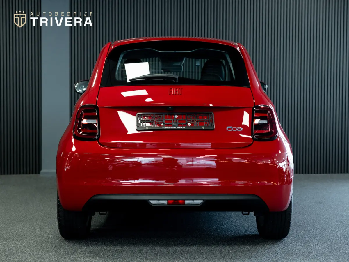 RED 24 kWh l SoH 93% l CAMERA l 1ste eigenaar l CARPLAY l LMV l BTW auto l Zeer lage km's l als nieuw