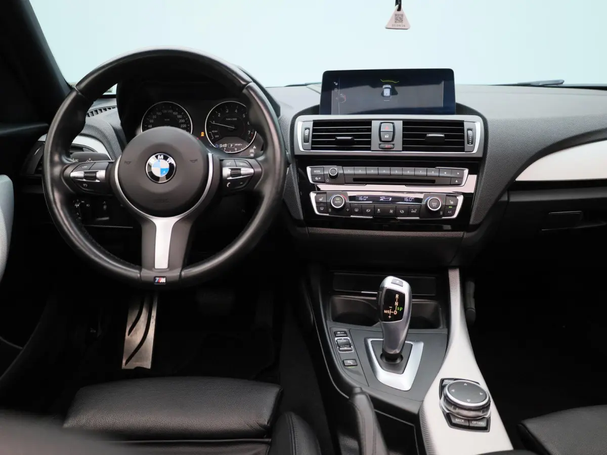 118i Centennial High Executive | AUTOMAAT| M-PAKKET | LEDER | CRUISE CONTROL | KEYLESS | STOELVERWARMING| CLIMATE CONTROL |