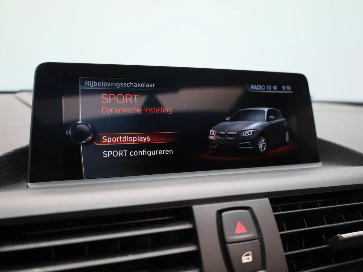 118i Centennial High Executive | AUTOMAAT| M-PAKKET | LEDER | CRUISE CONTROL | KEYLESS | STOELVERWARMING| CLIMATE CONTROL |