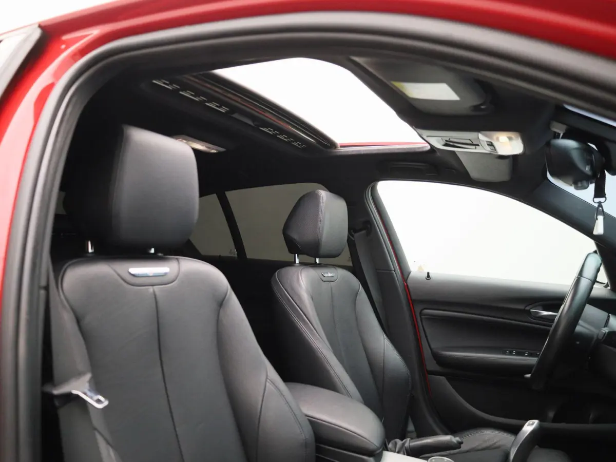 118i Centennial High Executive | AUTOMAAT| M-PAKKET | LEDER | CRUISE CONTROL | KEYLESS | STOELVERWARMING| CLIMATE CONTROL |