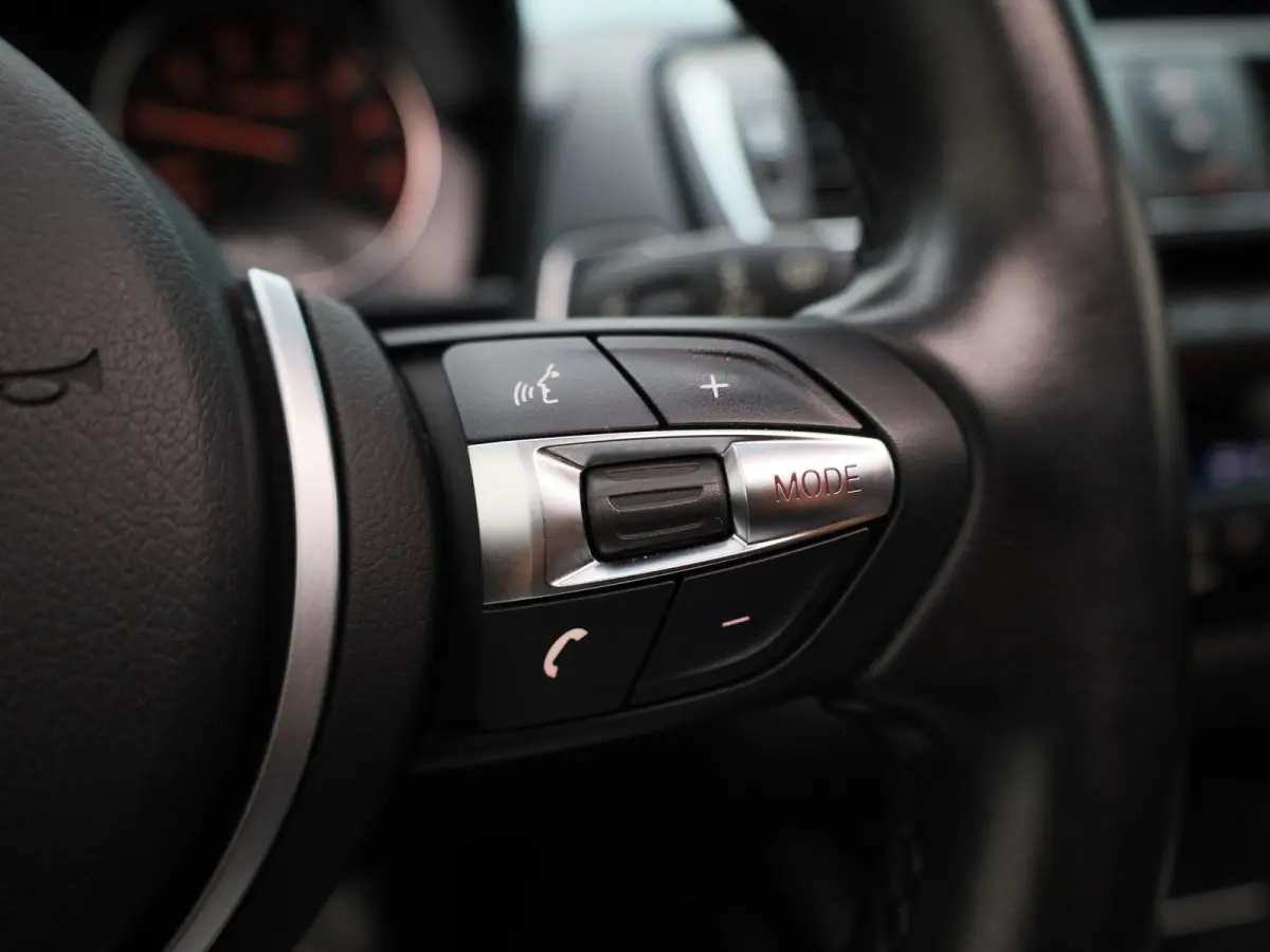 118i Centennial High Executive | AUTOMAAT| M-PAKKET | LEDER | CRUISE CONTROL | KEYLESS | STOELVERWARMING| CLIMATE CONTROL |