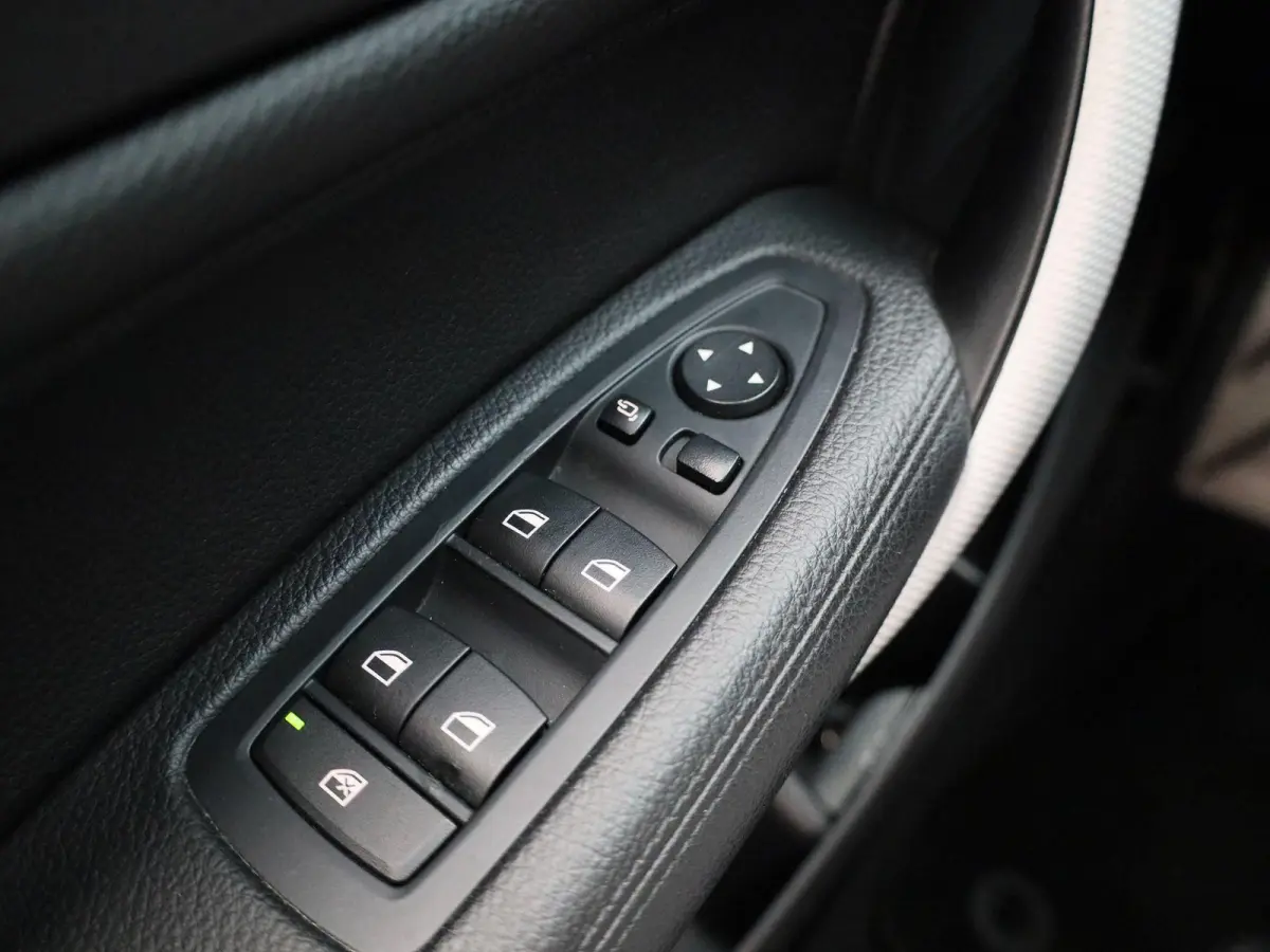 118i Centennial High Executive | AUTOMAAT| M-PAKKET | LEDER | CRUISE CONTROL | KEYLESS | STOELVERWARMING| CLIMATE CONTROL |