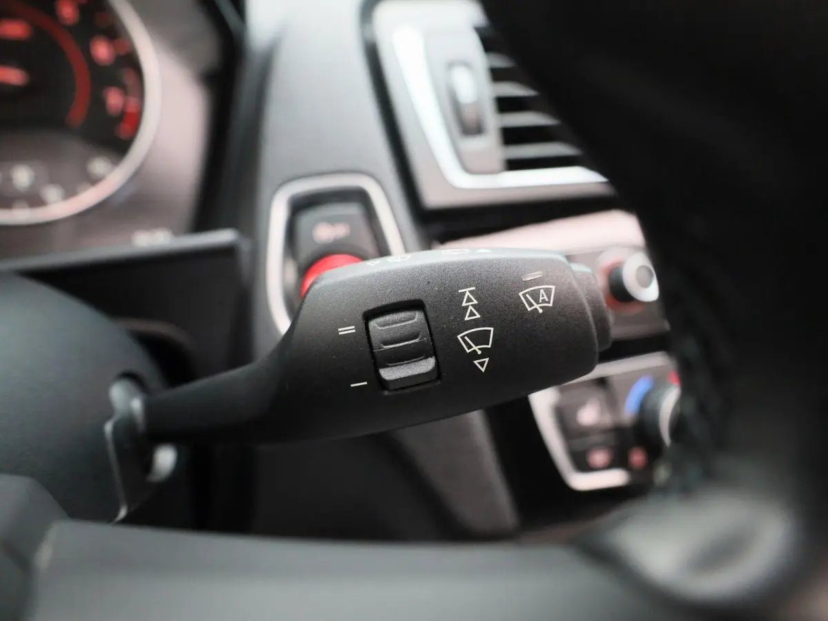 118i Centennial High Executive | AUTOMAAT| M-PAKKET | LEDER | CRUISE CONTROL | KEYLESS | STOELVERWARMING| CLIMATE CONTROL |