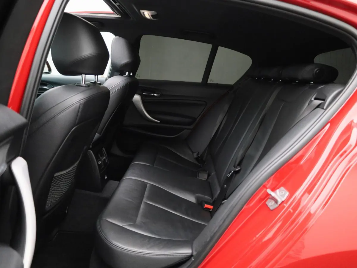 118i Centennial High Executive | AUTOMAAT| M-PAKKET | LEDER | CRUISE CONTROL | KEYLESS | STOELVERWARMING| CLIMATE CONTROL |