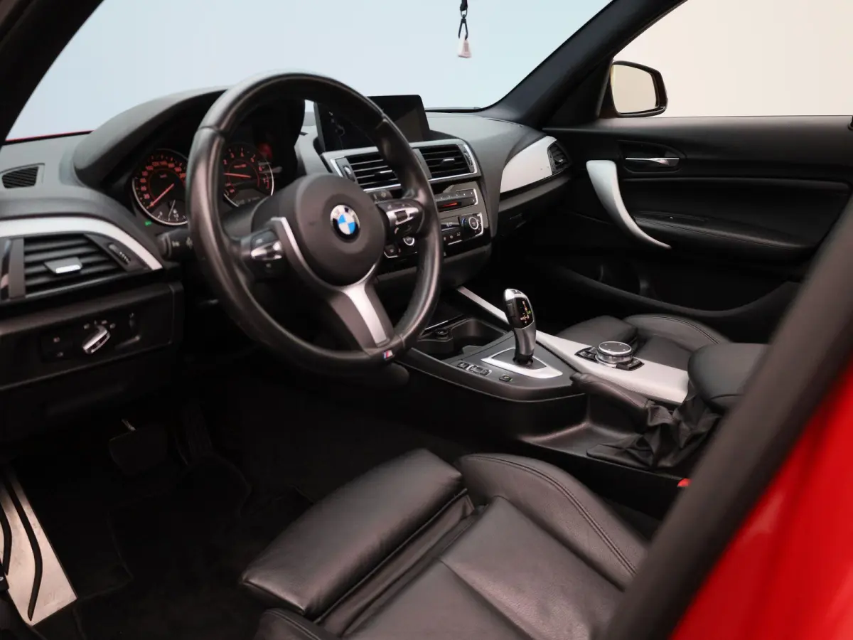 118i Centennial High Executive | AUTOMAAT| M-PAKKET | LEDER | CRUISE CONTROL | KEYLESS | STOELVERWARMING| CLIMATE CONTROL |