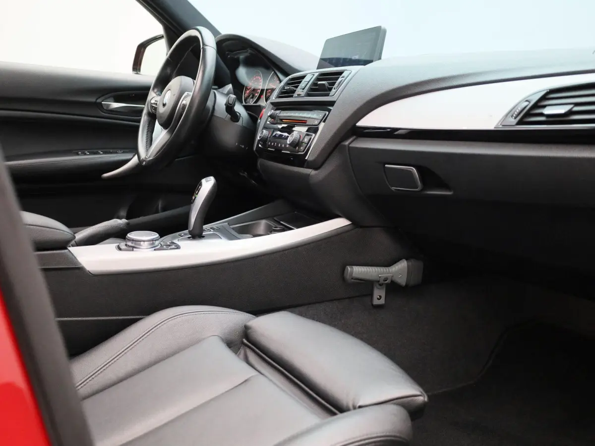 118i Centennial High Executive | AUTOMAAT| M-PAKKET | LEDER | CRUISE CONTROL | KEYLESS | STOELVERWARMING| CLIMATE CONTROL |