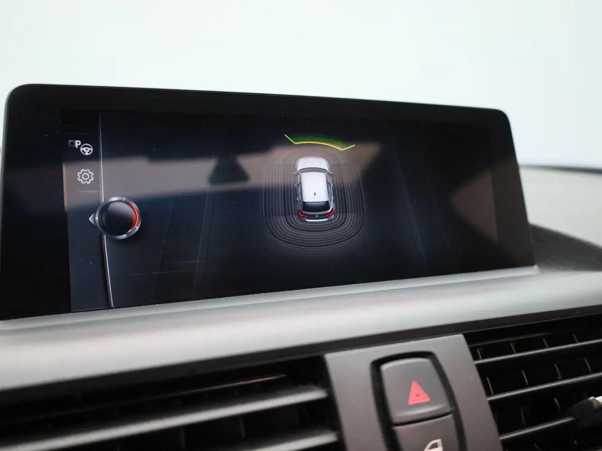 118i Centennial High Executive | AUTOMAAT| M-PAKKET | LEDER | CRUISE CONTROL | KEYLESS | STOELVERWARMING| CLIMATE CONTROL |