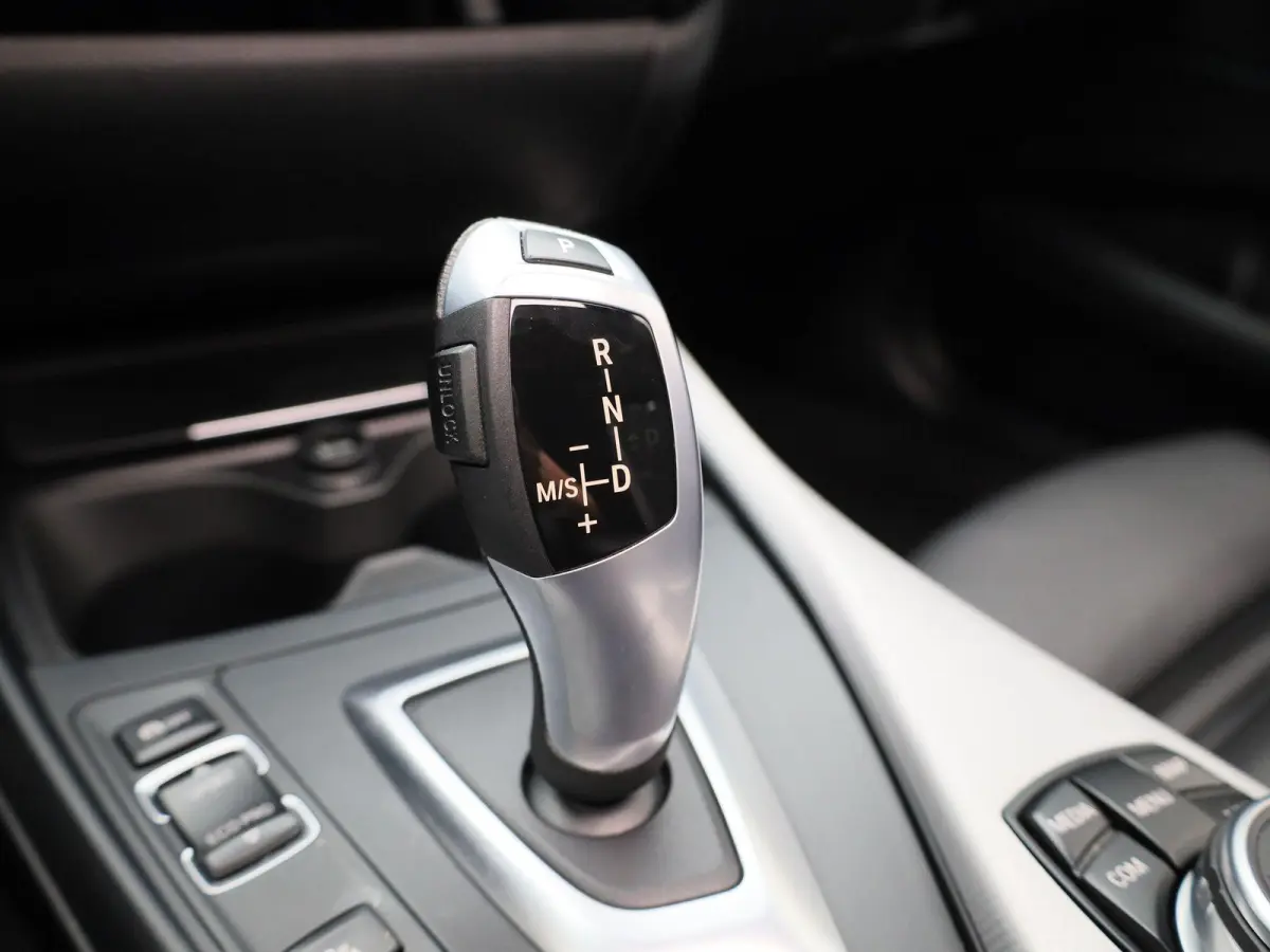 118i Centennial High Executive | AUTOMAAT| M-PAKKET | LEDER | CRUISE CONTROL | KEYLESS | STOELVERWARMING| CLIMATE CONTROL |
