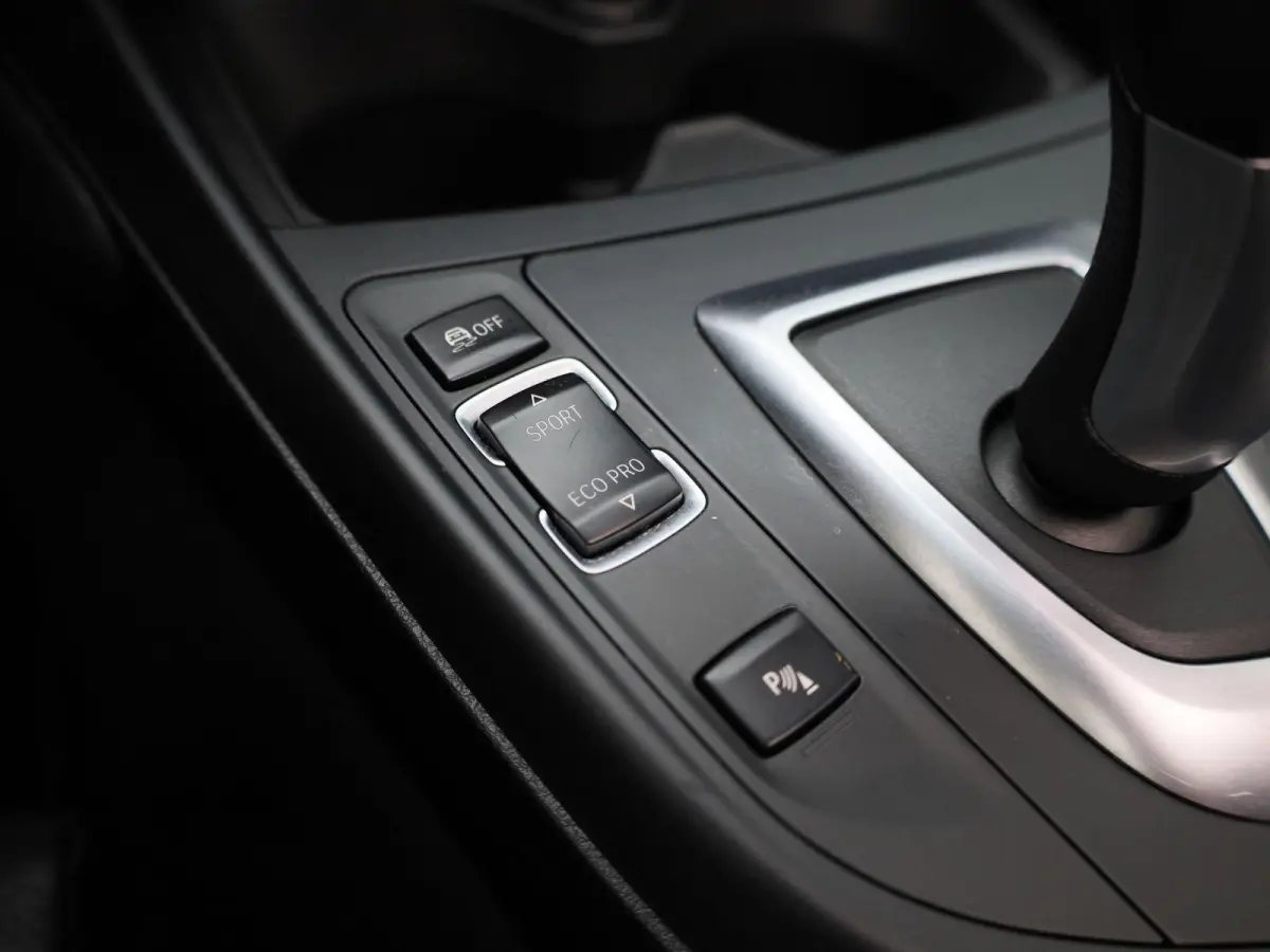 118i Centennial High Executive | AUTOMAAT| M-PAKKET | LEDER | CRUISE CONTROL | KEYLESS | STOELVERWARMING| CLIMATE CONTROL |