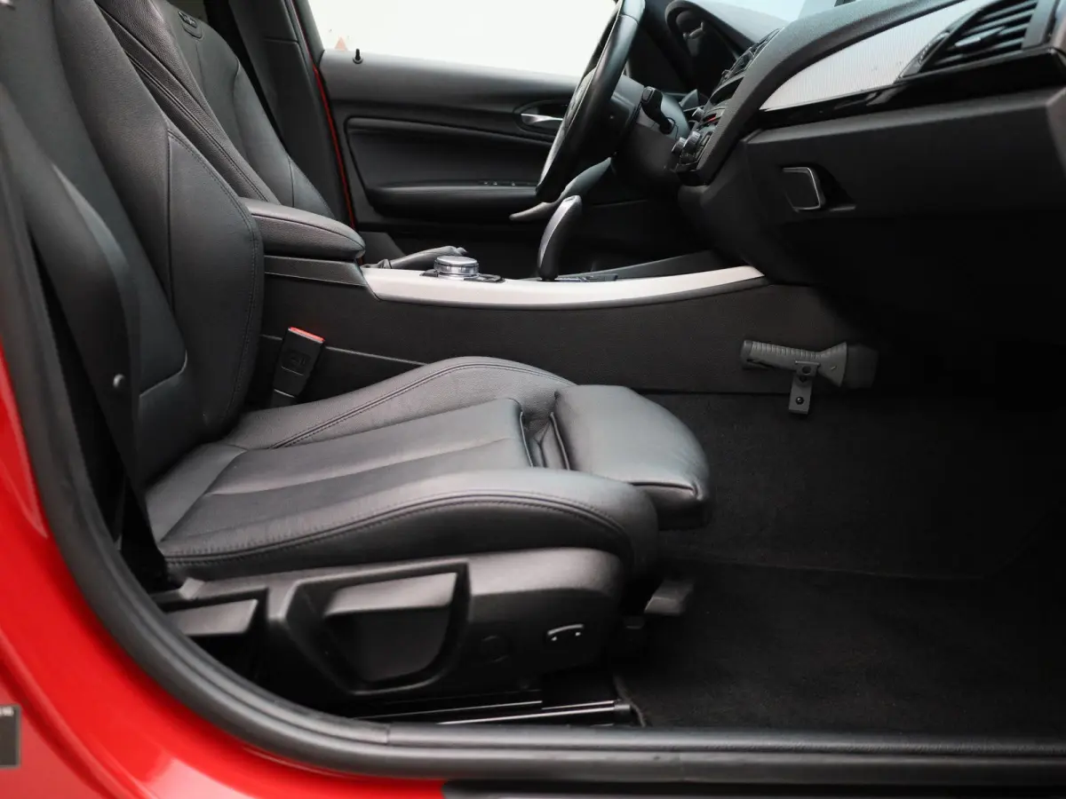 118i Centennial High Executive | AUTOMAAT| M-PAKKET | LEDER | CRUISE CONTROL | KEYLESS | STOELVERWARMING| CLIMATE CONTROL |