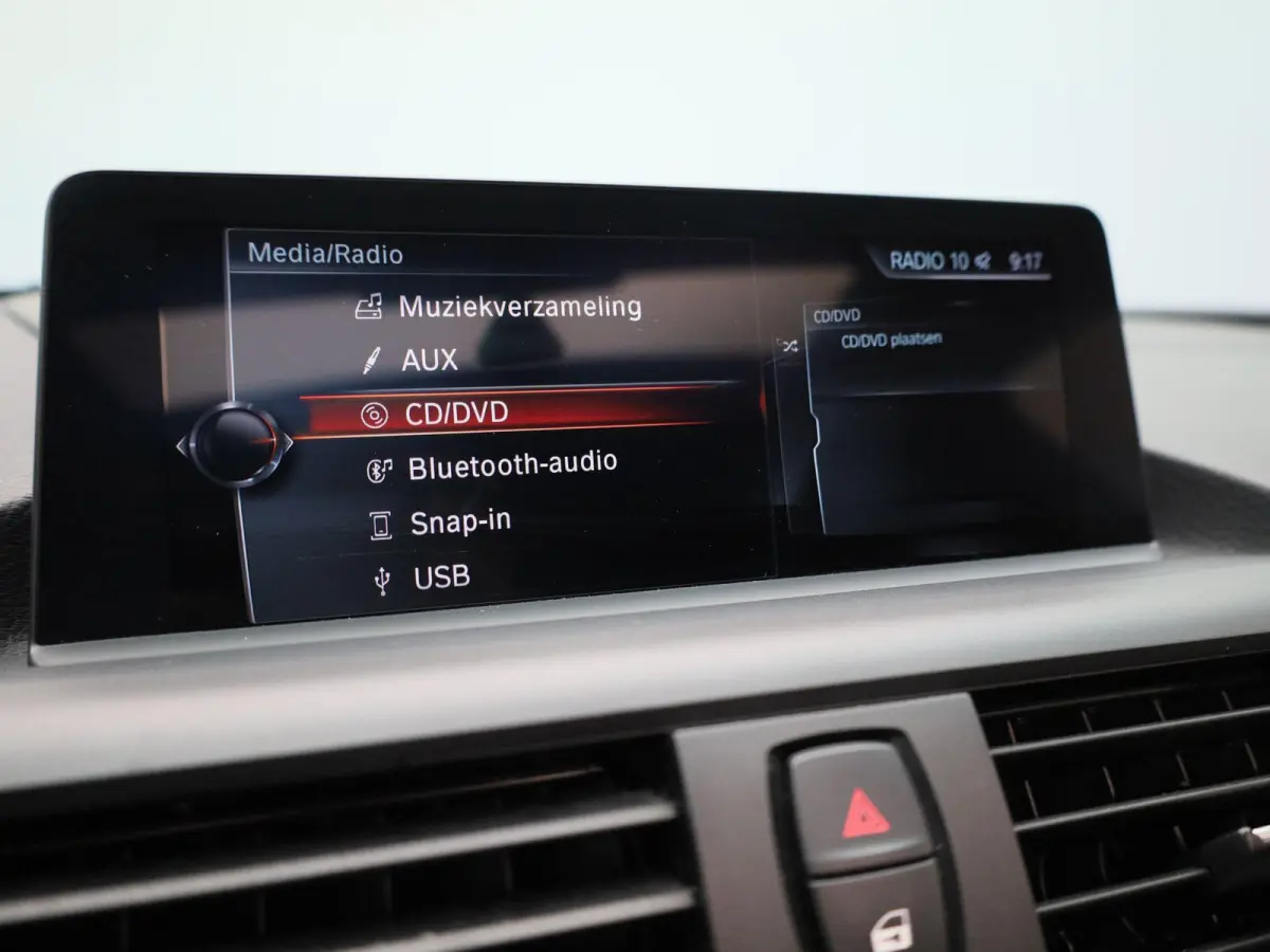 118i Centennial High Executive | AUTOMAAT| M-PAKKET | LEDER | CRUISE CONTROL | KEYLESS | STOELVERWARMING| CLIMATE CONTROL |