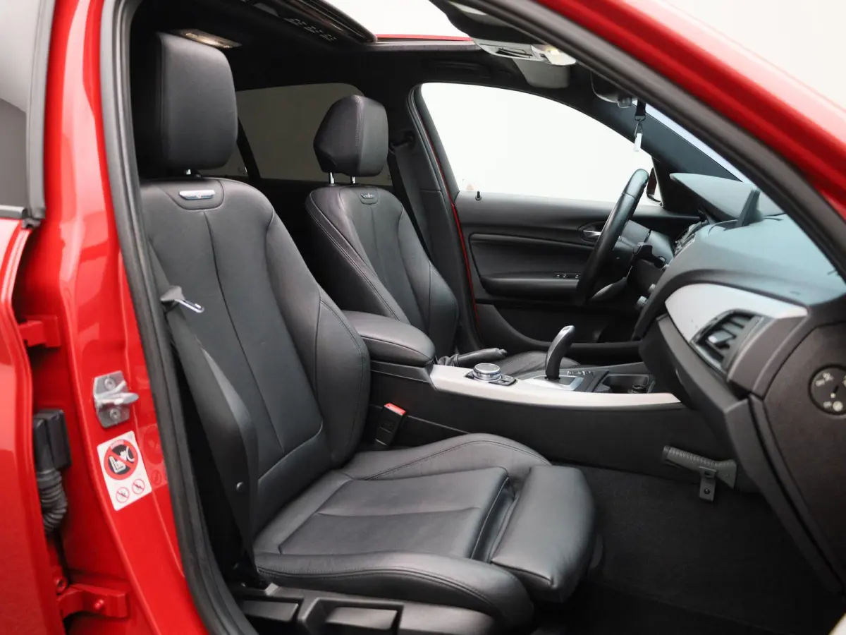 118i Centennial High Executive | AUTOMAAT| M-PAKKET | LEDER | CRUISE CONTROL | KEYLESS | STOELVERWARMING| CLIMATE CONTROL |