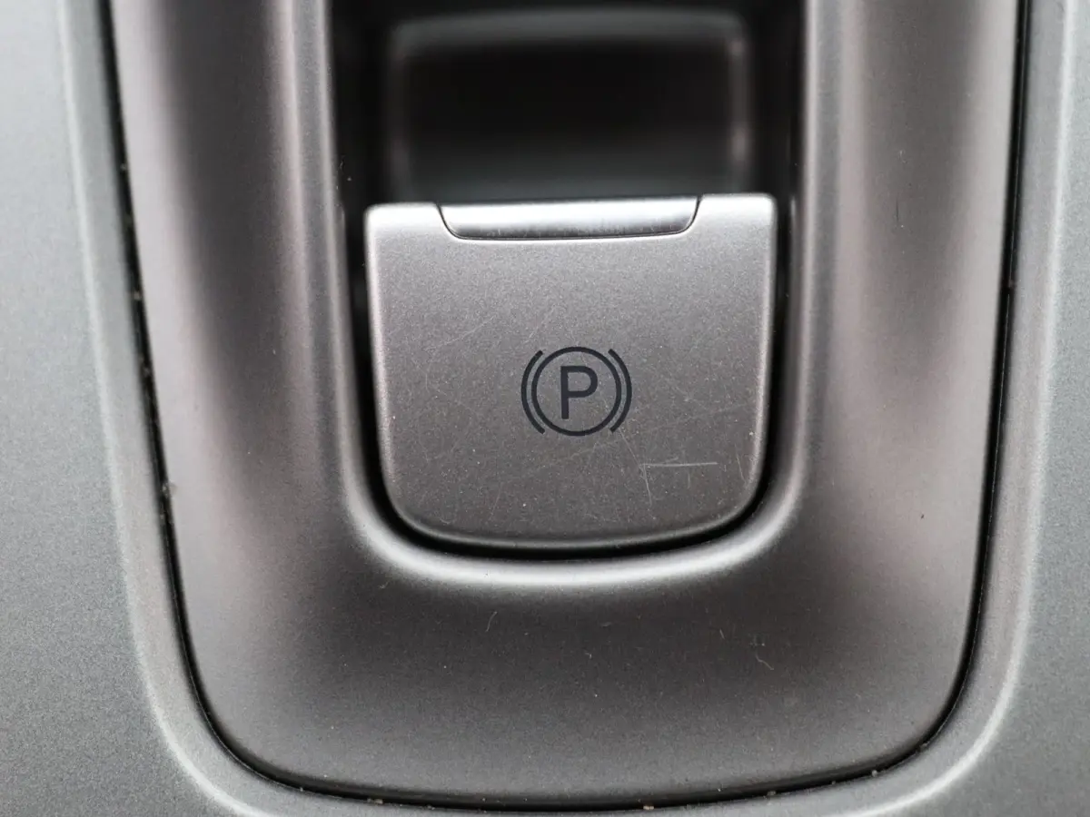 EV Limited 64 kWh Apple Carplay/Android Auto | Climate