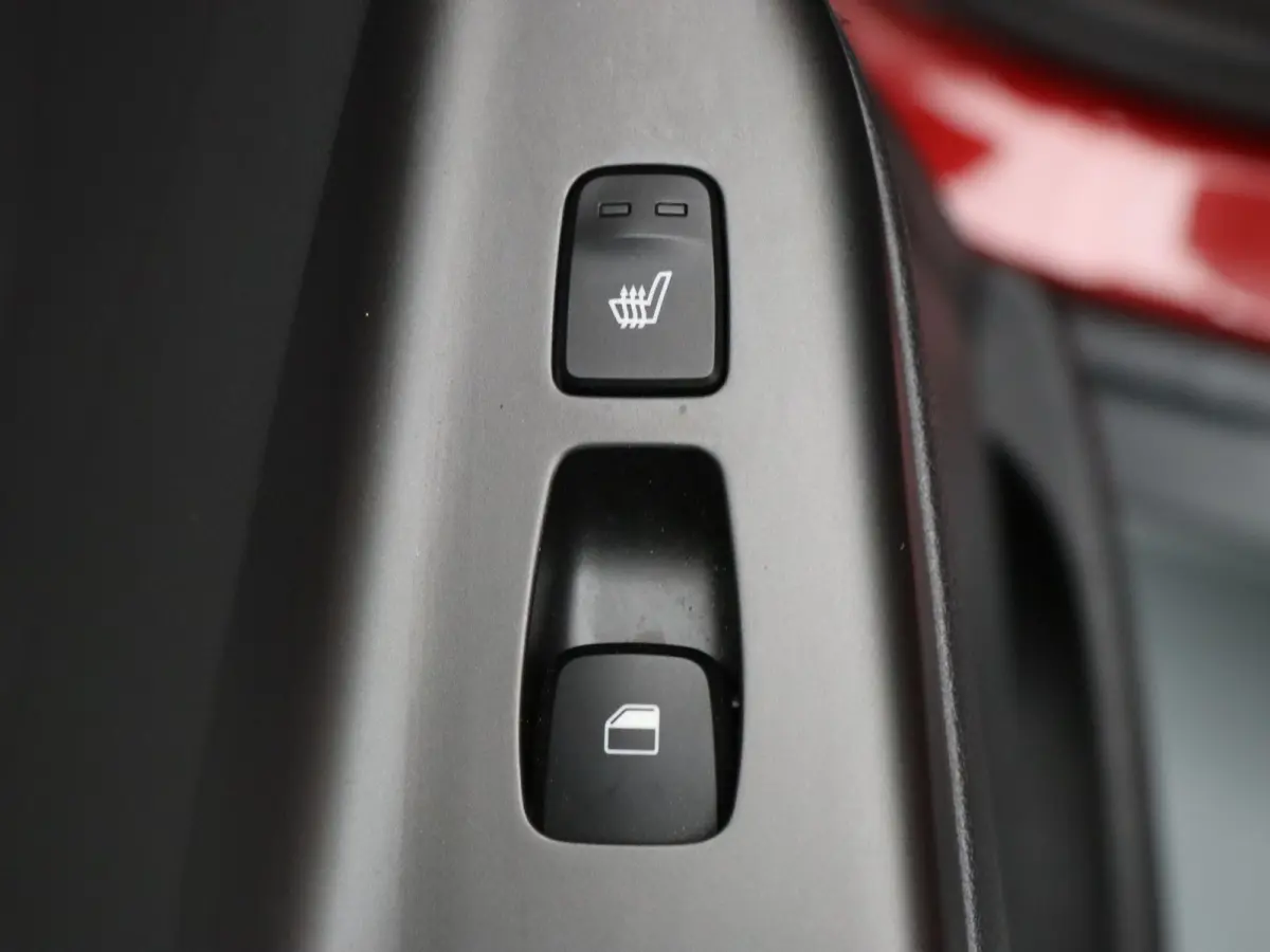 EV Limited 64 kWh Apple Carplay/Android Auto | Climate
