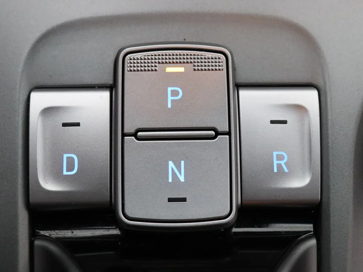 EV Limited 64 kWh Apple Carplay/Android Auto | Climate