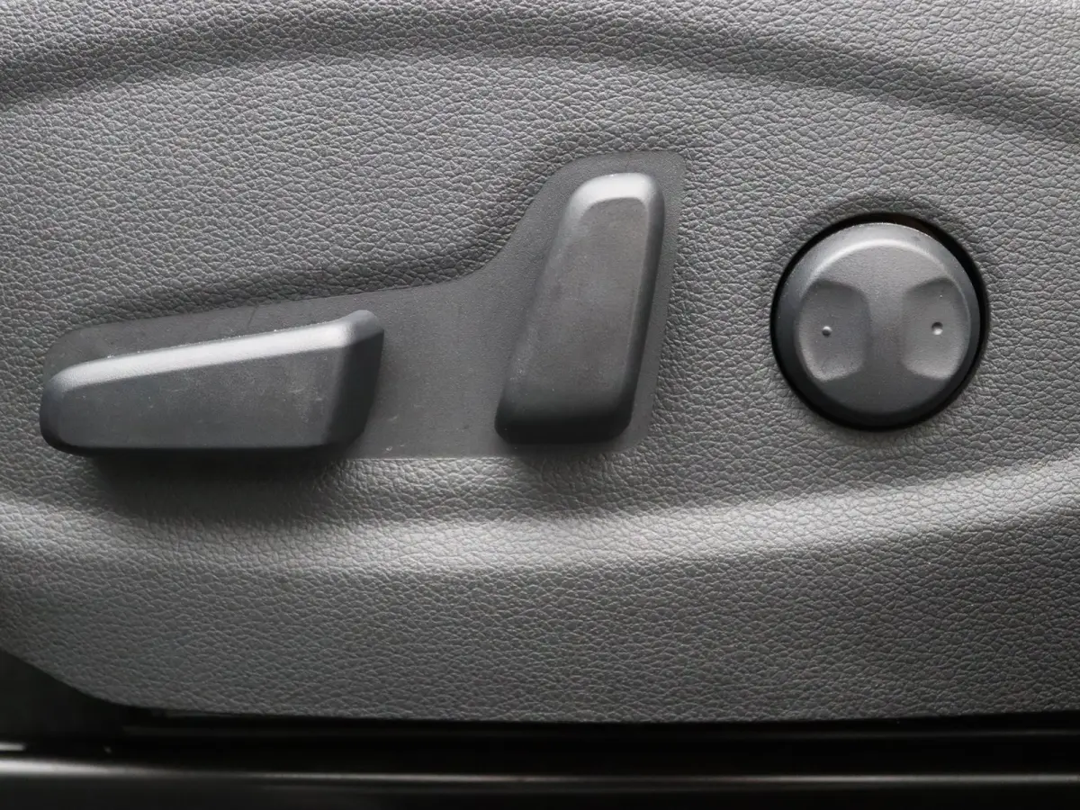 EV Limited 64 kWh Apple Carplay/Android Auto | Climate