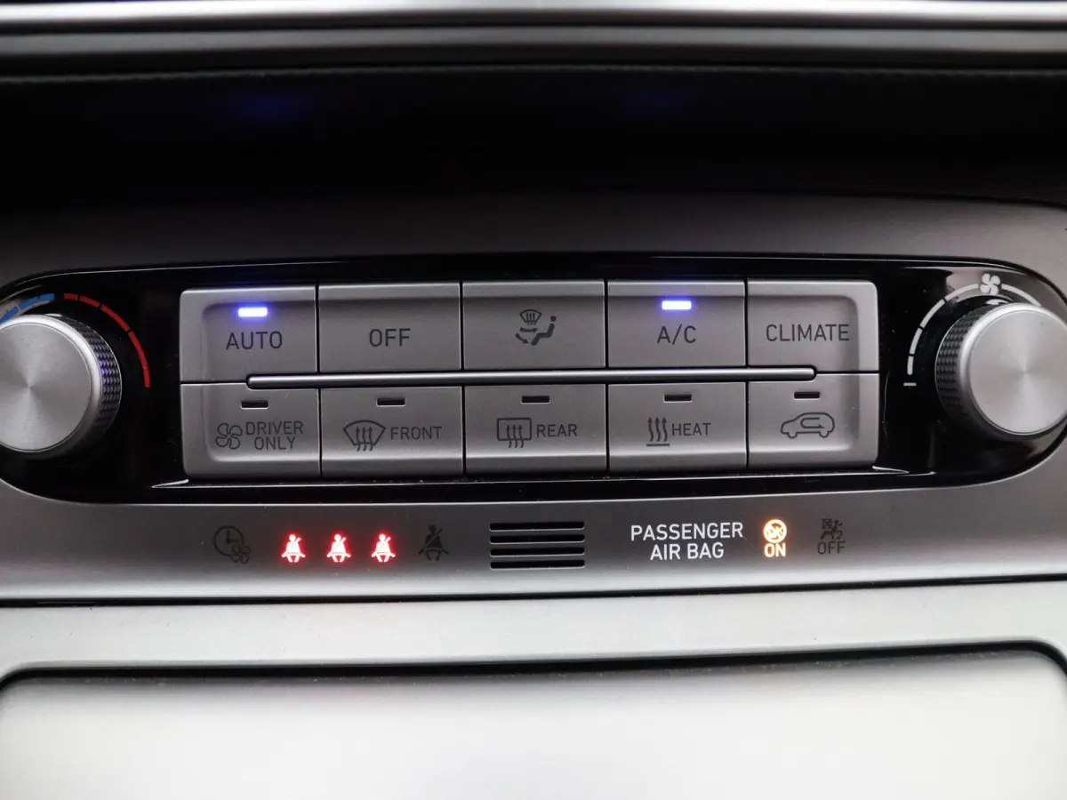 EV Limited 64 kWh Apple Carplay/Android Auto | Climate