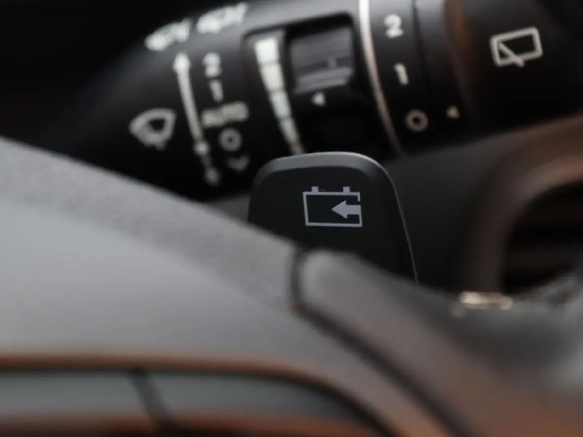 EV Limited 64 kWh Apple Carplay/Android Auto | Climate