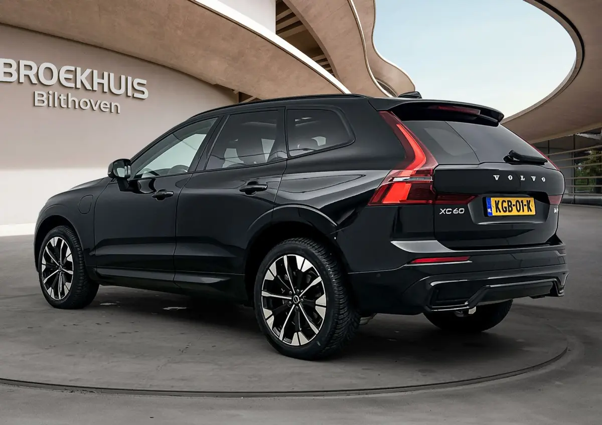 Facelift T6 Plug-in hybrid AWD Ultra Dark | 20" | Luchtvering | Trekhaak | Head-Up | Panoramadak | Elektr. verst. stoelen | Full LED | Harman Kardon | ACC | BLIS