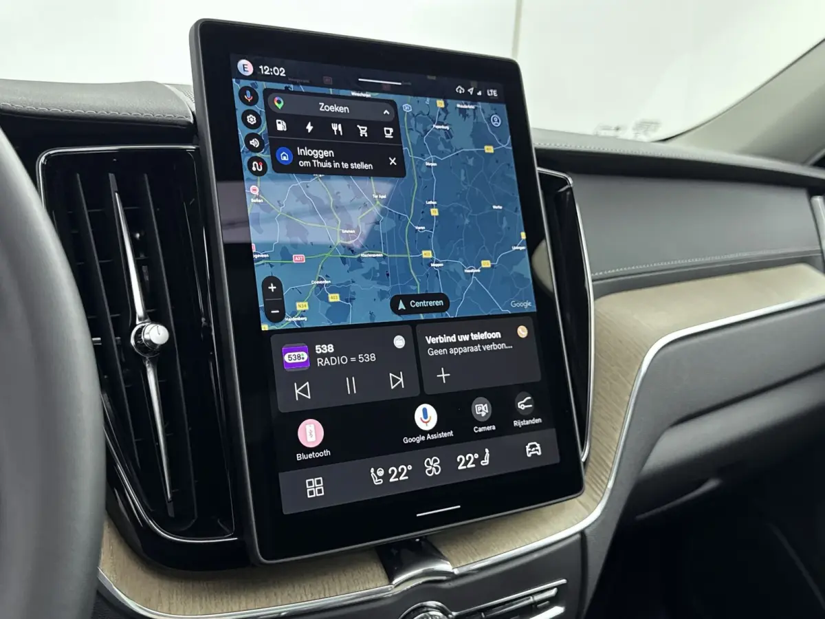 Facelift T6 Plug-in hybrid AWD Ultra Dark | 20" | Luchtvering | Trekhaak | Head-Up | Panoramadak | Elektr. verst. stoelen | Full LED | Harman Kardon | ACC | BLIS