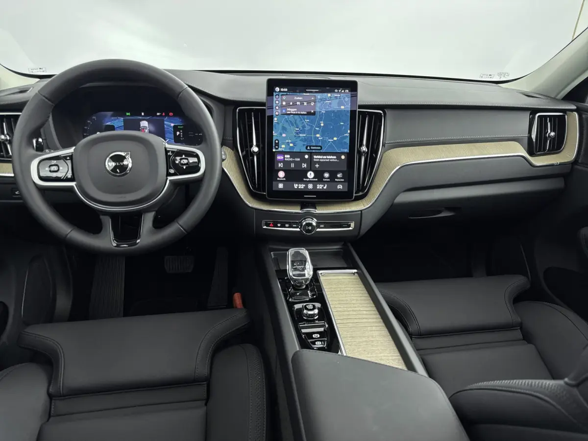 Facelift T6 Plug-in hybrid AWD Ultra Dark | 20" | Luchtvering | Trekhaak | Head-Up | Panoramadak | Elektr. verst. stoelen | Full LED | Harman Kardon | ACC | BLIS