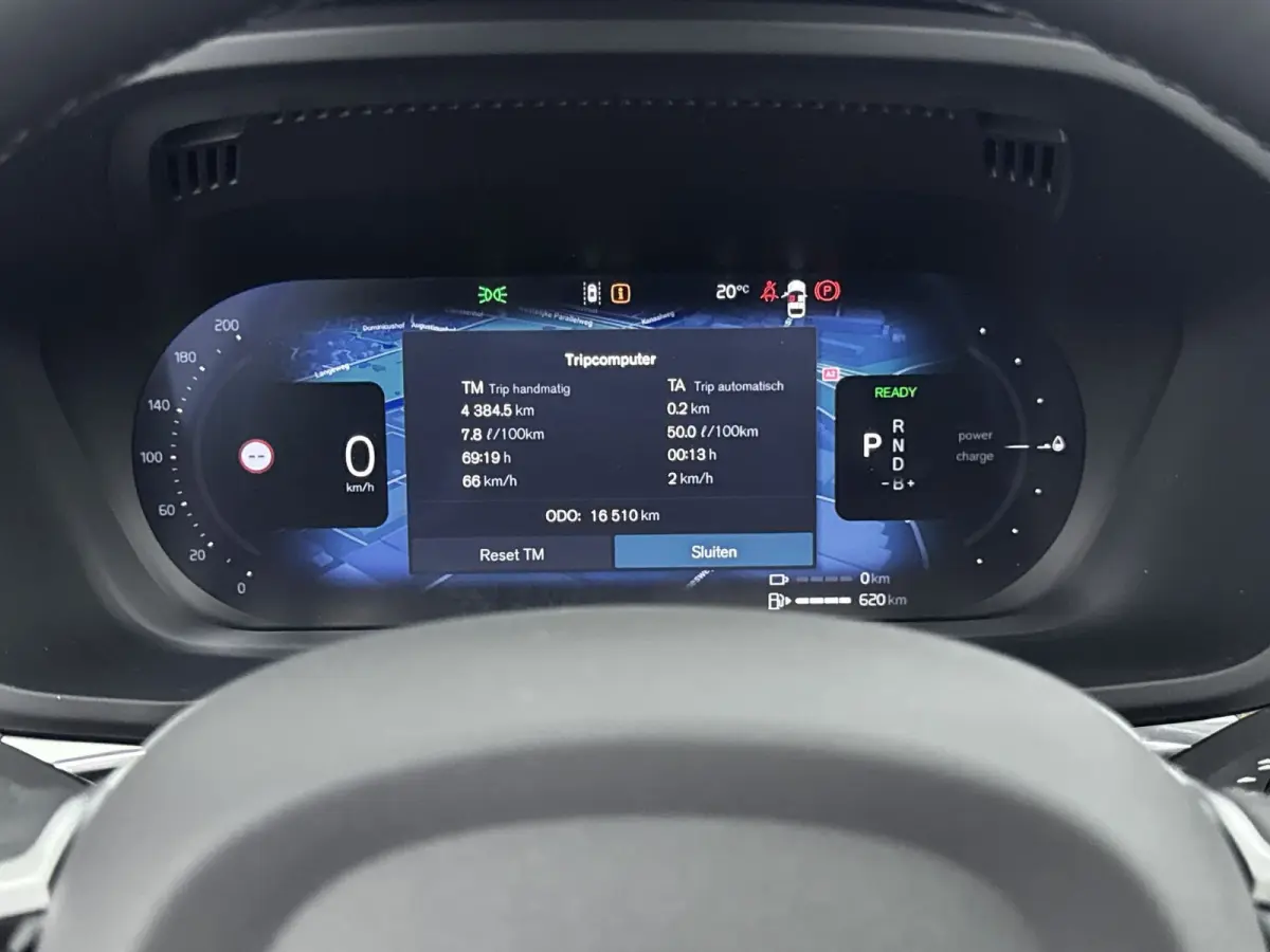 Facelift T6 Plug-in hybrid AWD Ultra Dark | 20" | Luchtvering | Trekhaak | Head-Up | Panoramadak | Elektr. verst. stoelen | Full LED | Harman Kardon | ACC | BLIS